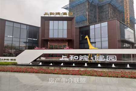 佳和锦苑3室2厅2卫76万126m2精装出售